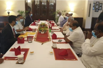 கோரிக்கைகளை முன்வைப்பது மட்டும் அரசியல் அல்ல!