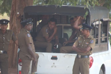 யாழில் 19 வயது இளம் பெண் திடீர் கைது!