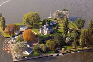 குட்டி சொர்க்கமாய் ஜொலிக்கும் தீவு! அசரவைக்கும் புகைப்படங்கள்