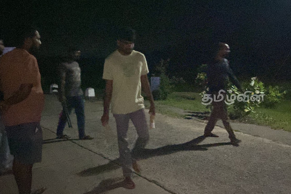 மக்களுக்கு அச்சுறுத்தலாக இருந்த யானைகள் வெளியேற்றும் நடவடிக்கை | Operation To Evacuate Elephants In Batticaloa மக்களுக்கு அச்சுறுத்தலாக இருந்த யானைகள் வெளியேற்றும் நடவடிக்கை | Operation To Evacuate Elephants In Batticaloa