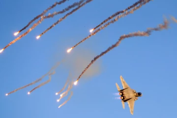 லெபனான் மீது குண்டு மழை பொழிந்த இஸ்ரேல் போர் விமானங்கள்! வெளியான பரபரப்பு வீடியோ