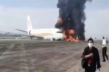 ஓடுதளத்தில் இருந்து திடீரென தீப்பற்றிய விமானம் - 113 பயணிகளின் நிலை என்ன?