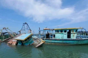 தமிழக மீனவர்களது படகுகளை மூழ்கடிக்க சதி