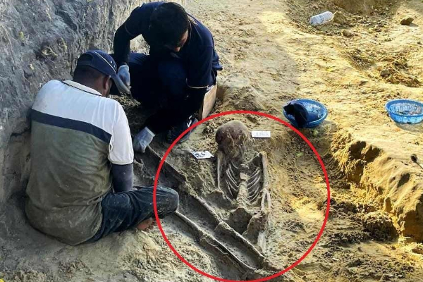 யாழ். செம்மணியில் ஒன்றன் மேல் ஒன்றாக மேலும் ஒரு எலும்புக்கூட்டு தொகுதி அடையாளம் | Another Skeletal Group Identified On Top Of Each