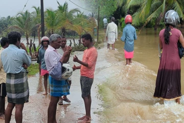 முல்லைத்தீவில் பதிவாகும் தொடர்ச்சியான மழைவீழ்ச்சியால் மக்களின் இயல்பு வாழ்க்கை பாதிப்பு (Video)