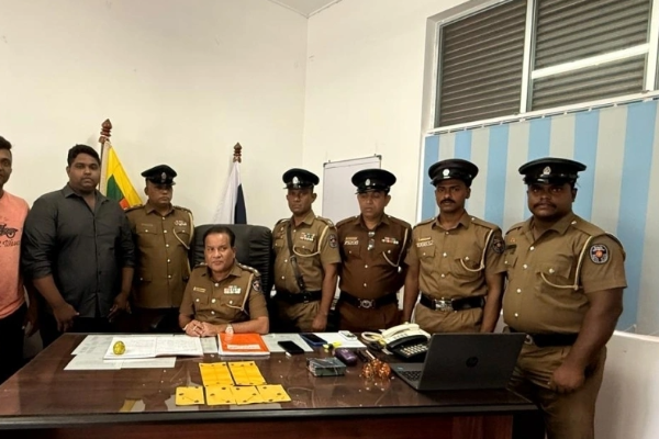 யாழில் பெண் உட்பட ஐவர் மடக்கிப் பிடிப்பு! | Five People Including A Woman Arrested In Jaffna யாழில் பெண் உட்பட ஐவர் மடக்கிப் பிடிப்பு! | Five People Including A Woman Arrested In Jaffna