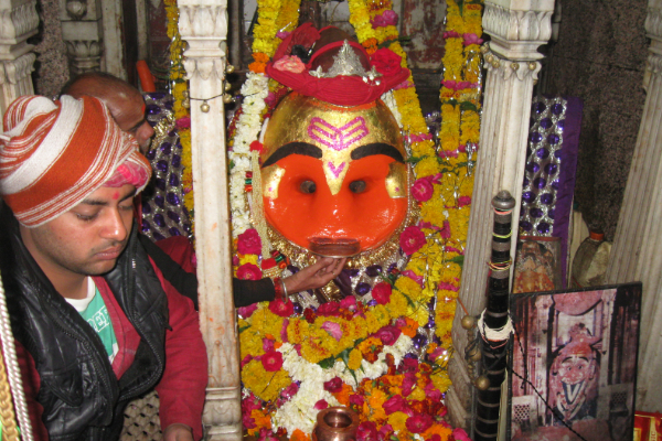 இந்த கோவில்களில் மது தான் பிரசாதமே! எங்குள்ளது தெரியுமா? | 5 Indian Temples Who Serve Nonveg Prasad In Tamil
