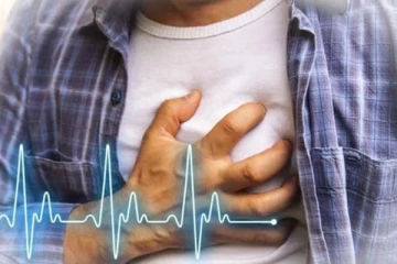 படப்பிடிப்பில் திடீர் மாரடைப்பு! பிரபல இயக்குனர் மருத்துவமனையில் அனுமதி