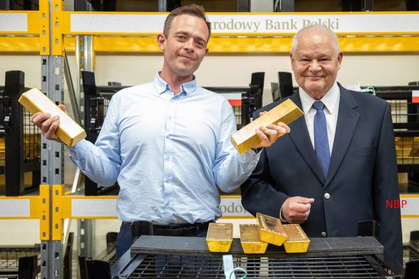 சத்தமே இல்லாமல் சம்பவம்... டன் கணக்கில் தங்கத்தை வாங்கும் ஐரோப்பிய நாடு | Poland Holds More Gold Reserves