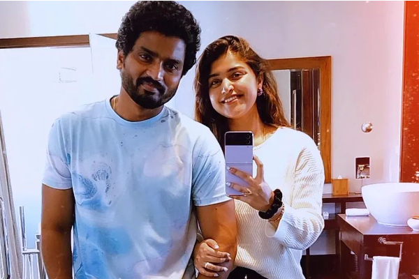 ஜான் சீனா போல மனைவியை அடித்த சீரியல் நடிகர் சித்து! வைரல் வீடியோ | Sidhu Shreya Anchan Imitate John Cena Move