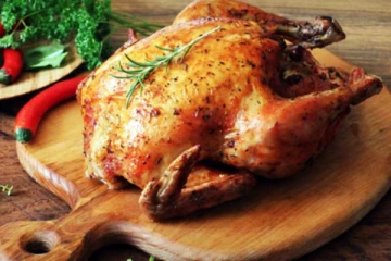 தினமும் சிக்கன் சாப்பிட்டால் ஆபத்தா? உண்மையை தெரிஞ்சிக்கோங்க