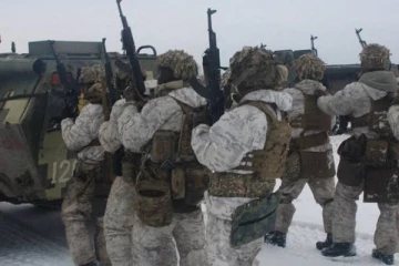 உக்ரைனுக்கு மேலும் 300 போர் வீரர்களை அனுப்பியது அமெரிக்கா