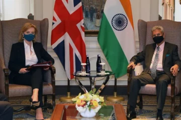 பிரித்தானியாவுக்கு இந்தியா விடுத்துள்ள எச்சரிக்கை... தடுப்பூசி தொடர்பில் பாரபட்சம் காட்டப்படுவதாக புகார்