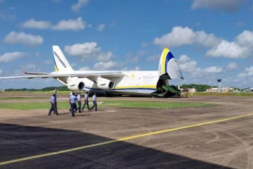 இலங்கையில் தரையிறங்கிய உலகின் மிகப்பெரிய சரக்கு விமானம்