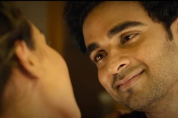 கொரோனா சமயத்தில் நடிகைகளுடன் லிப்கிஸ்? மன்மதலீலை நடிகருக்கு அடித்த லக்