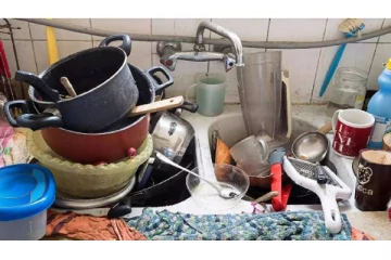 கிச்சனில் அழுக்கு பாத்திரங்களை நீண்ட நேரம் கழுவாமல் வைக்கிறீர்களா? இந்த ஆபத்துகள் வரலாம்!