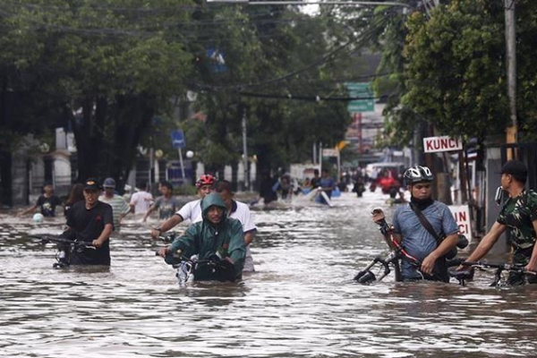 இந்தோனேசியாவில் கனமழை, நிலச்சரிவு பலி எண்ணிக்கை உயர்வு | Heavy Rains Landslides Kill Dozens In Indonesia