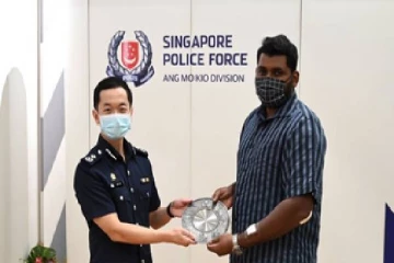 தாக்குதலை   தடுத்து நிறுத்திய இலங்கையர்; கௌரவித்த சிங்கப்பூர்!