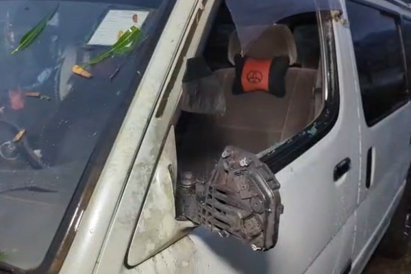 மின்னல் தாக்கி மயங்கி விழுந்த நபர் வைத்தியசாலையில் | Man Fainted After Being Struck By Lightning