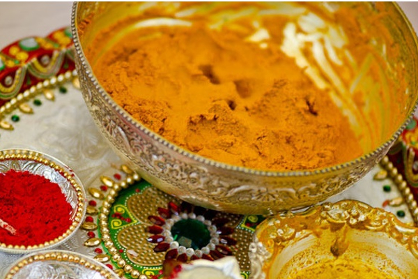 தமிழர்கள் புது ஆடைகளில் மஞ்சள் தடவி அணிவது ஏன்? வியக்க வைக்கும் அறிவியல் ரகசியம் | New Clothes Apply Corner Side Turmeri