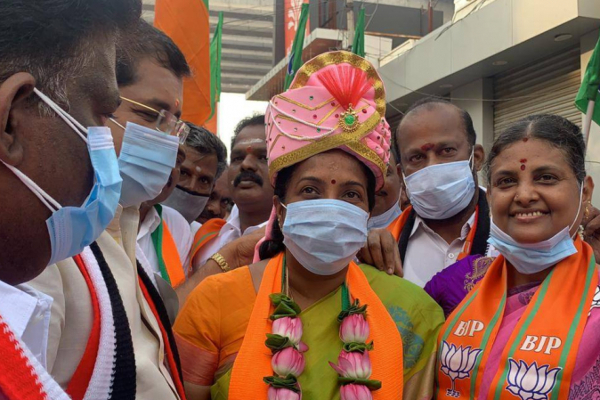 மாட்டு வண்டியில் ஊர்வலமாக வந்த வானதி சீனிவாசன் | Vanathi Srinivasan Came Procession Cow Cart