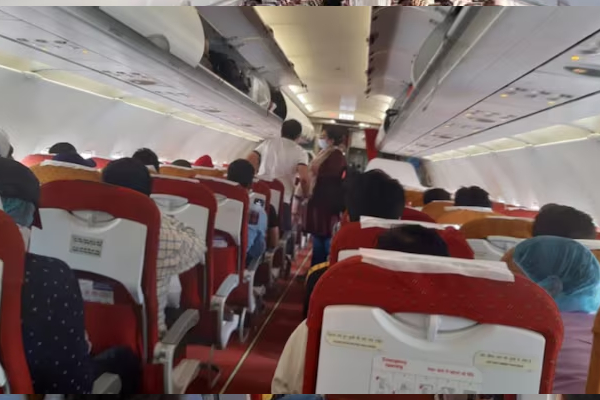 200 பேர்களின் உடைமைகளை தவறவிட்ட ஏர் இந்தியா விமானம் ; பயணிகள் விரக்தி | Air India Flight Misses Belongings 200 Passengers 200 பேர்களின் உடைமைகளை தவறவிட்ட ஏர் இந்தியா விமானம் ; பயணிகள் விரக்தி | Air India Flight Misses Belongings 200 Passengers