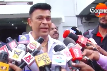 "..එතන ඉන්නේ හෙන මැරයෙක්. නම කියන්න බැහැ මට. එයා ඝාතන දෙකක් කරලා තියෙනවා.." රන්ජන්ගෙන් තවත් ආන්දෝලනාත්මක ප්රකාශයක්..! (VIDEO)