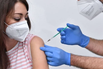 பிரித்தானியாவில் 30 வயதுக்கு உட்பட்டவர்களுக்கு தடுப்பூசி: அறிவிப்பு விரைவில்