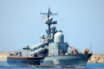 உக்ரைன் நடத்திய திடீர் அதிரடி தாக்குதல்: கடலில் மூழ்கிய ரஷ்யாவின் கப்பல்: வீடியோ