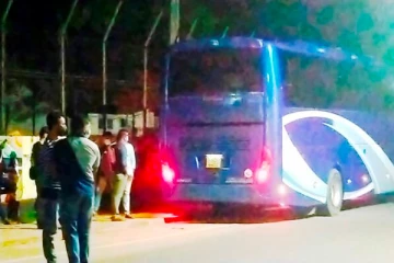 பயணத்தடையை மீறி பயணித்த பேருந்துகள் இராணுவத்தினரால் சுற்றிவளைப்பு