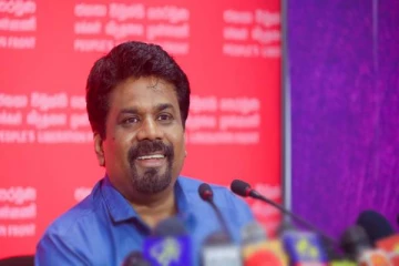 அரசின் சதித்திட்டத்துக்கு துணைபோகும் தேர்தல் ஆணையாளர்! - அநுர விசனம்
