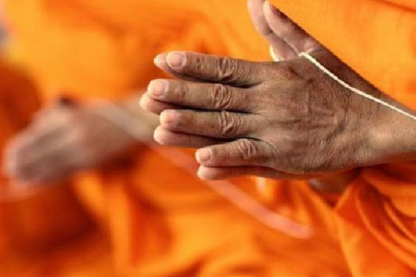 வெளிநாட்டுப் பெண்ணை பாலியல் கொடுமை செய்த 81வயது பிக்கு கைது | 81 Year Old Monk Arrested