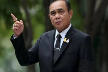 தாய்லாந்து பிரதமர் பிரயுத் சான்-ஓச்சா தீடிரென பதவிலிருந்து இடைநீக்கம்!