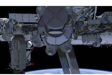 ‘விண்வெளியில் ஒலித்த நெருப்பு அலாரம்...’ - விண்ணில் உலாப் போன வீரர்கள் அதிர்ச்சி