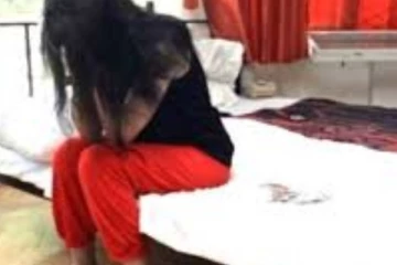 ගණිකා නිවාසයක් වටලයි - එහි වු දේ..