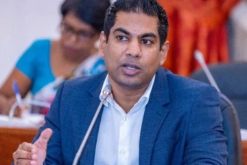 ඉන්ධන පෝලිම් ඇති වීමට හේතුව බලශක්ති ඇමති හෙළි  කරයි..