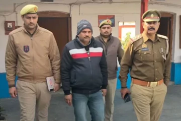 ஓடும் ரயிலில் பெண்னுக்கு கூட்டு பாலியல் வன்கொடுமை - டிக்கெட் பரிசோதகர் கொடுமை