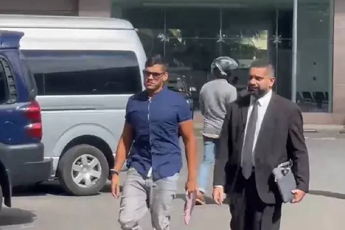மகிந்தவின் மகன் ரோஹித ராஜபக்ச CCIBயில் முன்னிலை! | Mahinda Son Rohitha Rajapaksa Appears Before Ccib