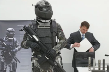 உலகை அச்சுறுத்தும் ரஷ்யாவின் exoskeleton உடை: அதிர்ச்சியில் உறைந்து போன உக்ரைன்!