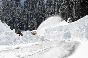 அமெரிக்காவில் பனிப்புயலால் மூவர் பரிதாப உயிரிழப்பு