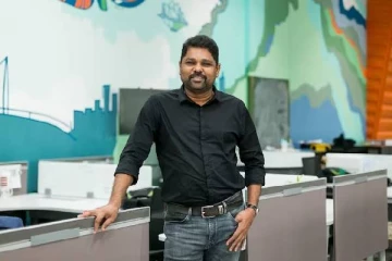 படிப்புக்காக கடன் வாங்கியவர்... சொந்த நிறுவனத்தில் 500 ஊழியர்களை கோடீஸ்வரராக உயர்த்திய தமிழர்