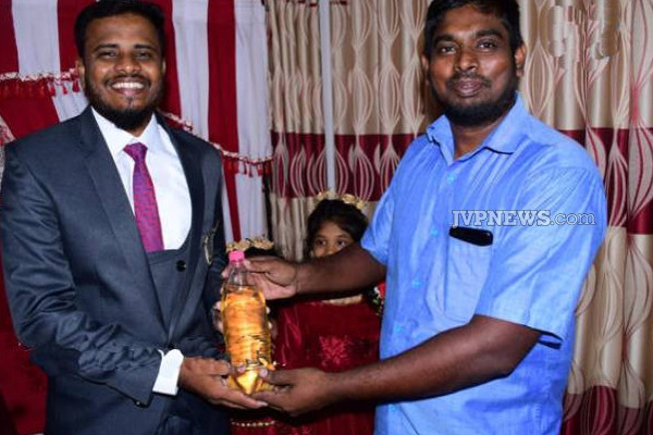 இலங்கையில் திருமண நிகழ்வில் மணமகனுக்கு அடித்த மிகபெரும் அதிர்ஷ்டம்! | Luck Groom Wedding Event Sri Lanka Petrol Gift