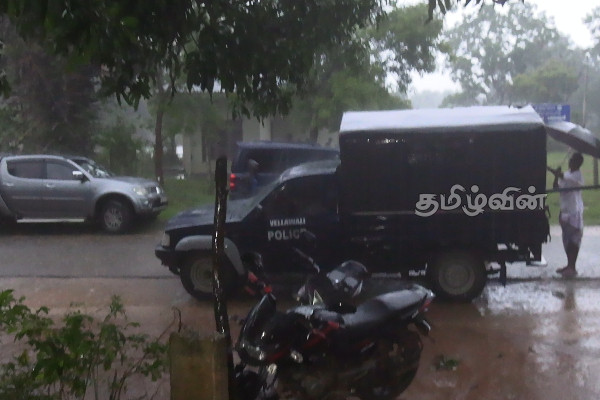 மட்டக்களப்பில் அதிகாரிகளுடன் பொதுமக்கள் முரண்பட்டதால் பதற்ற நிலை | Batticaloa Nameplate Issue Public Odds Officials மட்டக்களப்பில் அதிகாரிகளுடன் பொதுமக்கள் முரண்பட்டதால் பதற்ற நிலை | Batticaloa Nameplate Issue Public Odds Officials