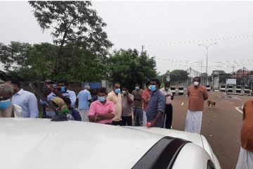 கொட்டும் மழையிலும் காணி அபகரிப்பிற்கு எதிராக மக்கள் போராட்டம்!
