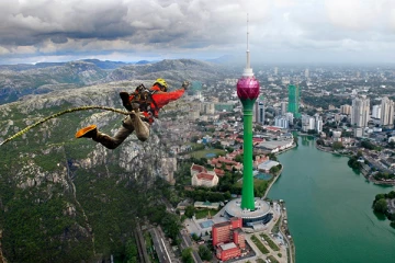 தாமரைக் கோபுர உச்சியில் இருந்து ஸ்கை டைவிங் விளையாட்டுக்கு ஏற்பாடு (Video)