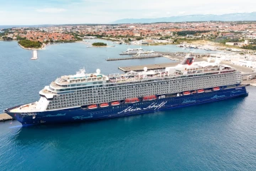 සංචාරකයින් 2,380ක් රැගත් Mein Schiff 6 නෞකාව කොළඹට