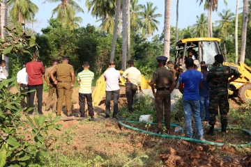 முல்லைத்தீவில் தங்கம் தோண்டிய காவல்துறைக்கு ஏமாற்றம் - தகரத்துடன் திரும்பினர்...