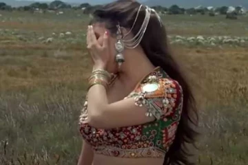 தலையெழுத்தை மாற்றிய ஒரே பாடல்!! ஒரே இரவில் சூப்பர் ஸ்டாரான நடிகை