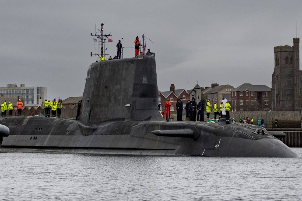 ஹார்முஸ் நீரிணையில் நிலவும் பதற்றம்! அரபிக்கடலுக்குள் நுழைந்த அணுசக்தி தாக்குதல் நீர்மூழ்கிக்கப்பல் | Ship Off The Coast The United Arab Emirates Harmus