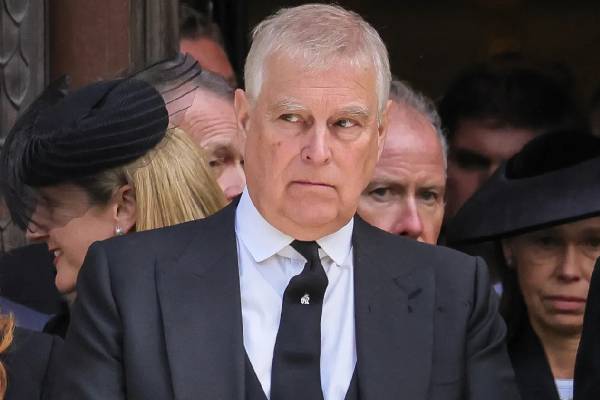 இளவரசர் பட்டம் பறிக்கப்பட்டு... அரண்மனையில் இருந்து வெளியேற்றப்படும் ஆண்ட்ரூ | Andrew No Prince Lost His Home இளவரசர் பட்டம் பறிக்கப்பட்டு... அரண்மனையில் இருந்து வெளியேற்றப்படும் ஆண்ட்ரூ | Andrew No Prince Lost His Home